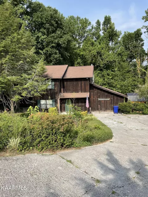330 S Apache Rd, Clinton, TN 37716