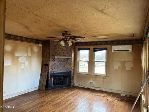 109 E Wright Ave, Jamestown, TN 38556 photo 6