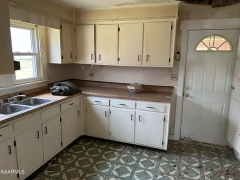 109 E Wright Ave, Jamestown, TN 38556 photo 9