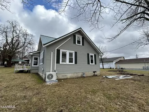 109 E Wright Ave, Jamestown, TN 38556 photo 5