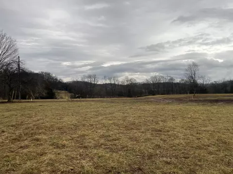 675 Harvey Pvt Ln, Cottontown, TN 37048