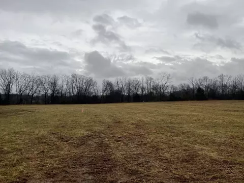 665 Harvey Pvt Ln, Cottontown, TN 37048