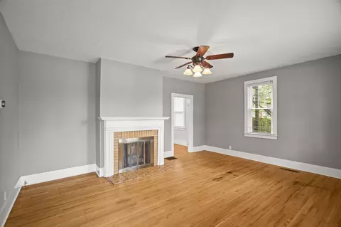 Living - 400 Connell St, Springfield, TN 37172 photo 2 of 6