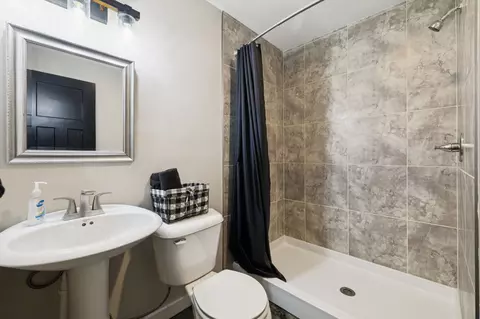 Bath - 121 Regency Ln, Dickson, TN 37055 photo 6 of 6