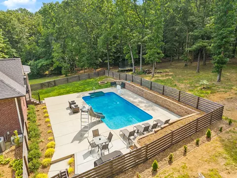 Exterior - 121 Regency Ln, Dickson, TN 37055 photo 2 of 13