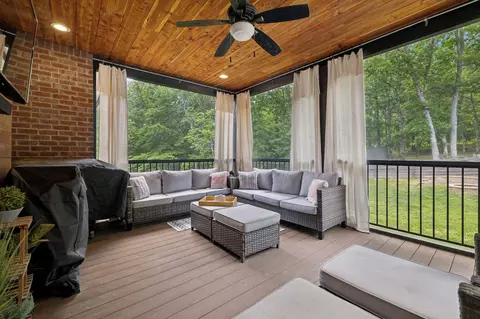 Exterior - 121 Regency Ln, Dickson, TN 37055 photo 4 of 13