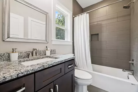 Bath - 121 Regency Ln, Dickson, TN 37055 photo 5 of 6