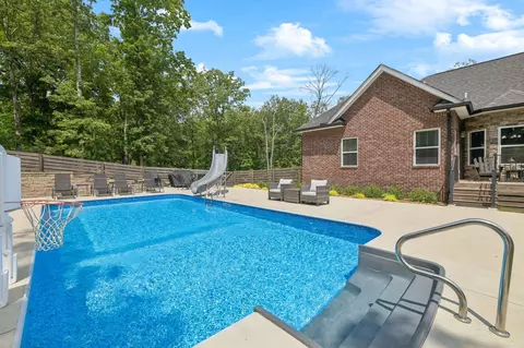 Exterior - 121 Regency Ln, Dickson, TN 37055 photo 10 of 13