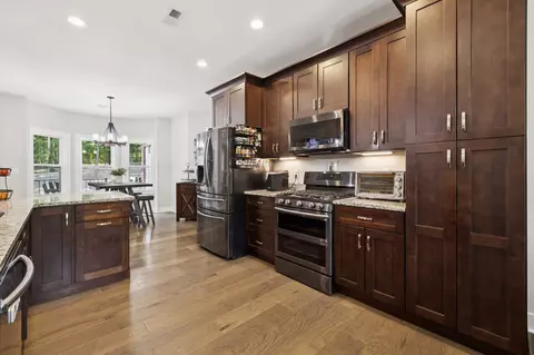 Kitchen - 121 Regency Ln, Dickson, TN 37055 photo 4 of 5