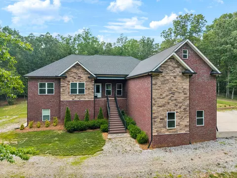 Exterior - 121 Regency Ln, Dickson, TN 37055 photo 3 of 13