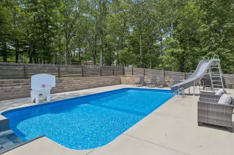 Exterior - 121 Regency Ln, Dickson, TN 37055 photo 9 of 13