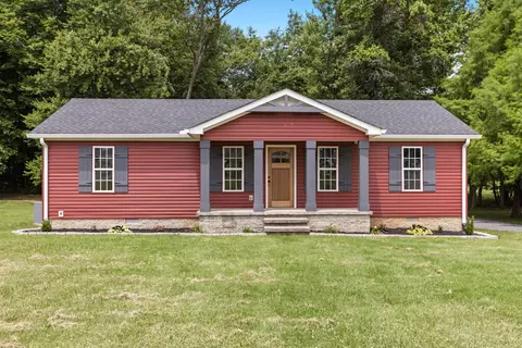 42 Buck Ln, Lafayette, TN 37083