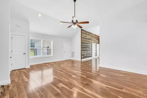 Living - 4510 Akin Rd, Cunningham, TN 37052 photo 2 of 8