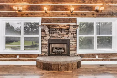 Living - 4510 Akin Rd, Cunningham, TN 37052 photo 6 of 8