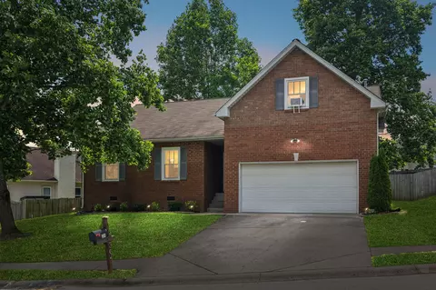 304 Roslyn Ct, Nashville, TN 37221