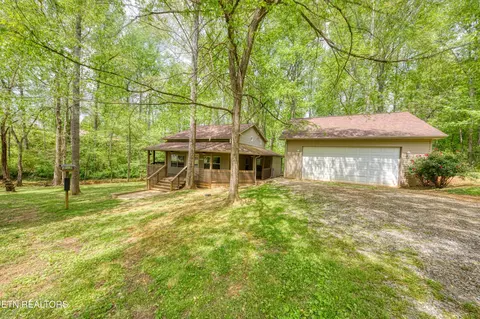 5521 Custer Dr, Maryville, TN 37804