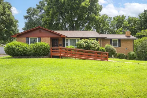 712 Robert Burns Dr, Nashville, TN 37217