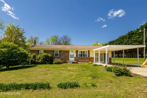1201 Cedarwood Ln, Maryville, TN 37803