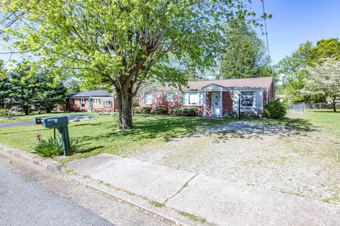 1924 Lynnwood Dr, Columbia, TN 38401