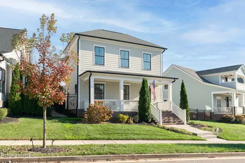 9709 Clingmans Dome Dr, Knoxville, TN 37922