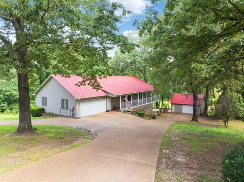 900 Pine Ridge Rd, Lexington, TN 38351