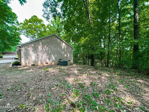401 Den Ln, Heiskell, TN 37754 photo 8