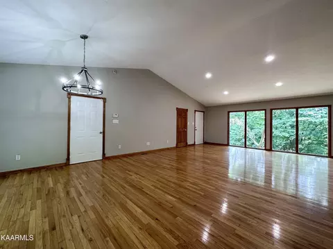 401 Den Ln, Heiskell, TN 37754 photo 11