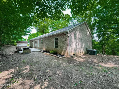 401 Den Ln, Heiskell, TN 37754 photo 7