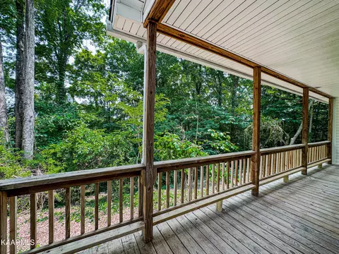 401 Den Ln, Heiskell, TN 37754 photo 3