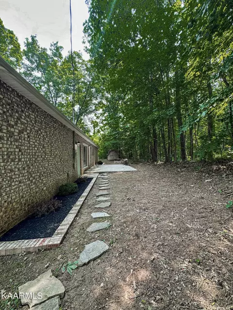 401 Den Ln, Heiskell, TN 37754 photo 5