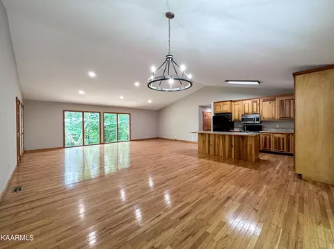 401 Den Ln, Heiskell, TN 37754 photo 13