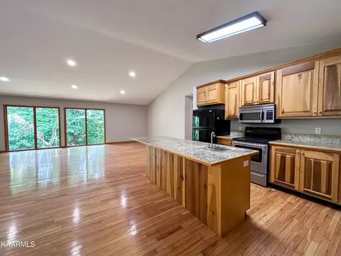 401 Den Ln, Heiskell, TN 37754 photo 17