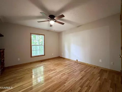 401 Den Ln, Heiskell, TN 37754 photo 18