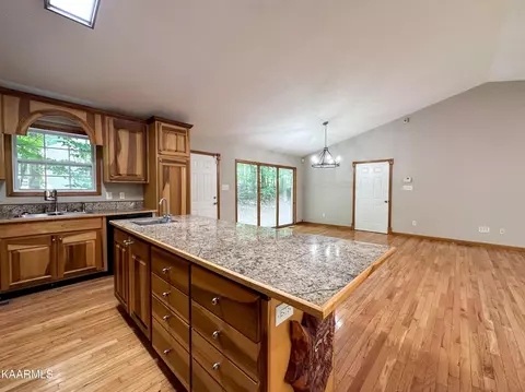 401 Den Ln, Heiskell, TN 37754 photo 16