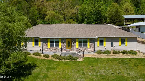 8911 Three Points Rd, Mascot, TN 37806