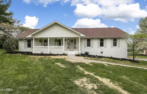 1301 Dunbarton Dr, Maryville, TN 37803
