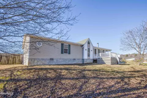 562 Verdun Rd, Oneida, TN 37841 photo 4
