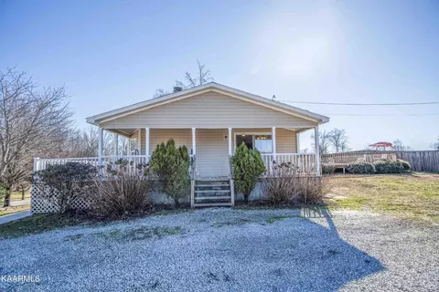 562 Verdun Rd, Oneida, TN 37841 photo 3