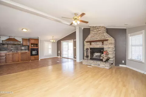 562 Verdun Rd, Oneida, TN 37841 photo 8