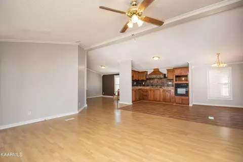 562 Verdun Rd, Oneida, TN 37841 photo 10