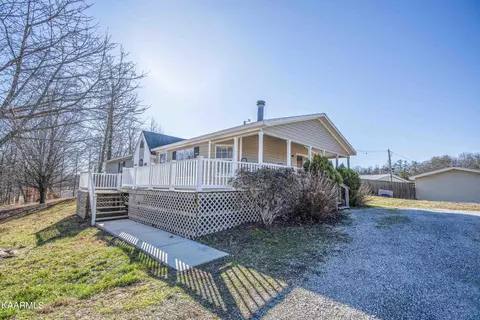 562 Verdun Rd, Oneida, TN 37841 photo 1