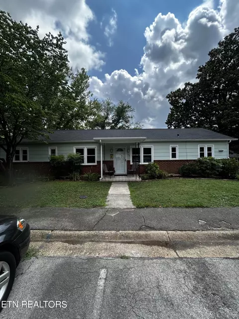109 Hickory Pl, Oak Ridge, TN 37830