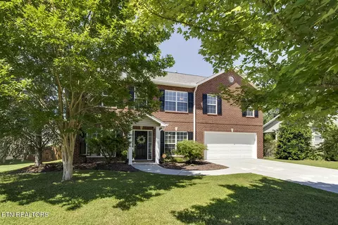 1028 Garnet Hill Dr, Lenoir City, TN 37772