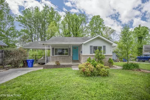 129 Wainwright Rd, Oak Ridge, TN 37830