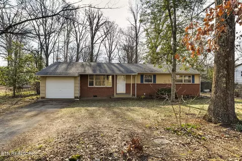2000 Nandina Dr, Knoxville, TN 37912