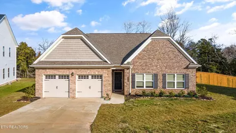 369 Aspen Dr, Lenoir City, TN 37771