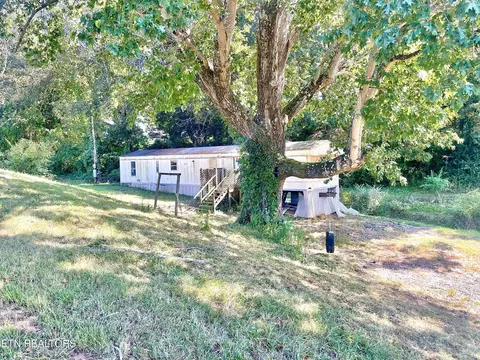 989 Chrisman Rd, Lenoir City, TN 37772