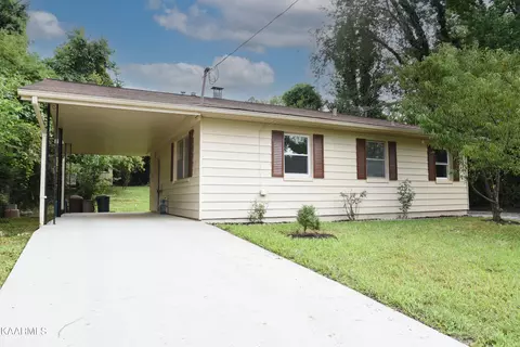 121 Parsons Rd, Oak Ridge, TN 37830
