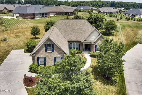 783 Flagstone Blvd, Lenoir City, TN 37772