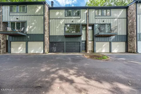 1974 Cherokee Bluff Dr, Knoxville, TN 37920